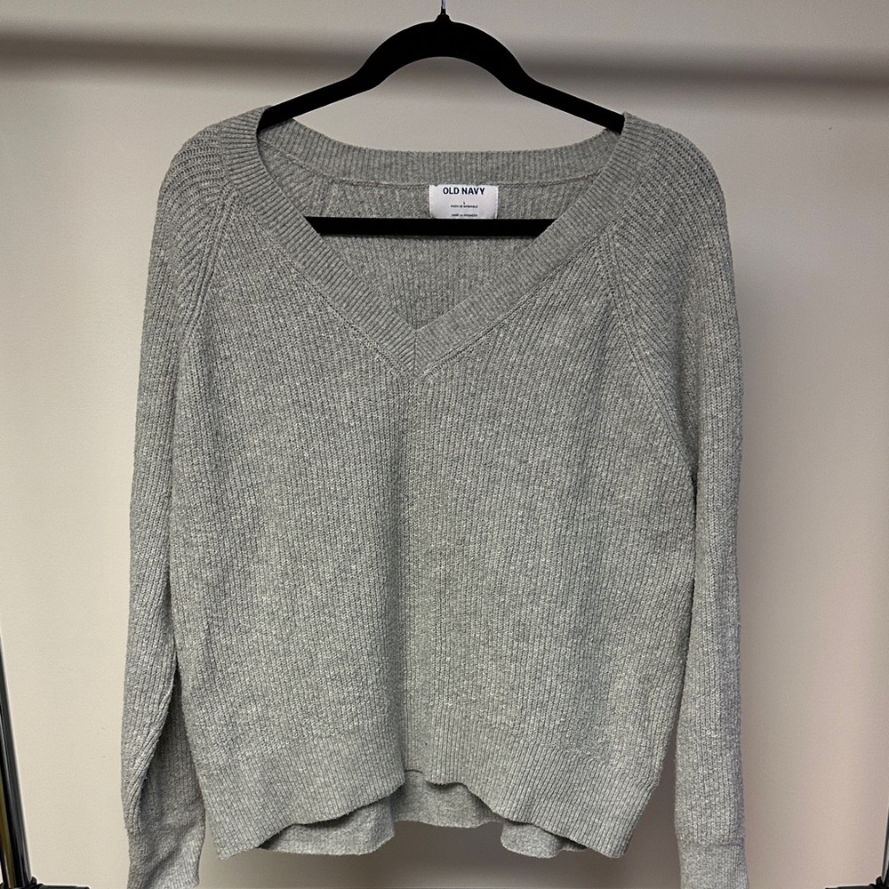 Old Navy Women's V-Neck Sweater in Gray